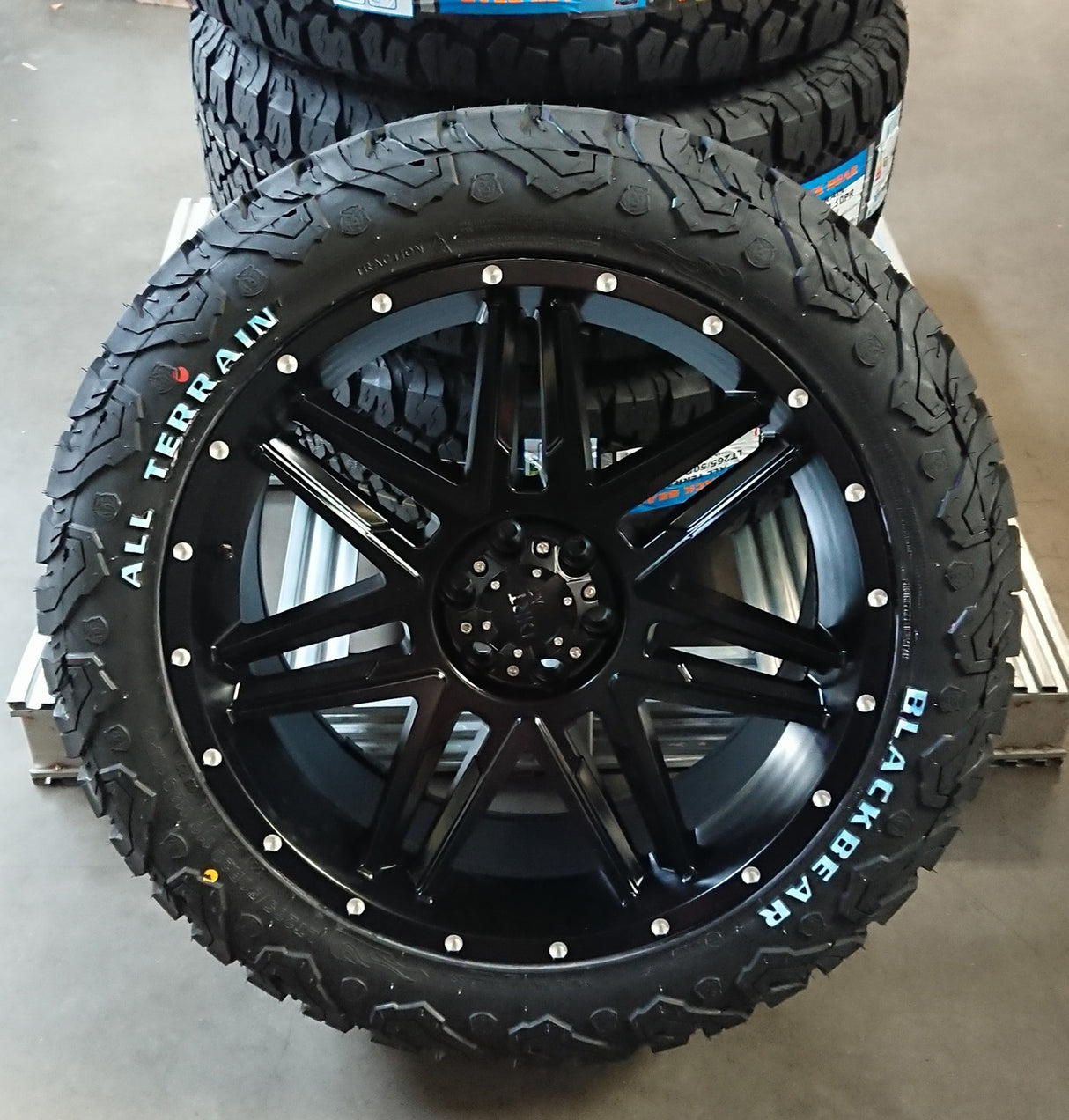 4x rims Dirt D62 9x20 ET25 5x120 + 4x tires Black Bear AT2 265/50/20