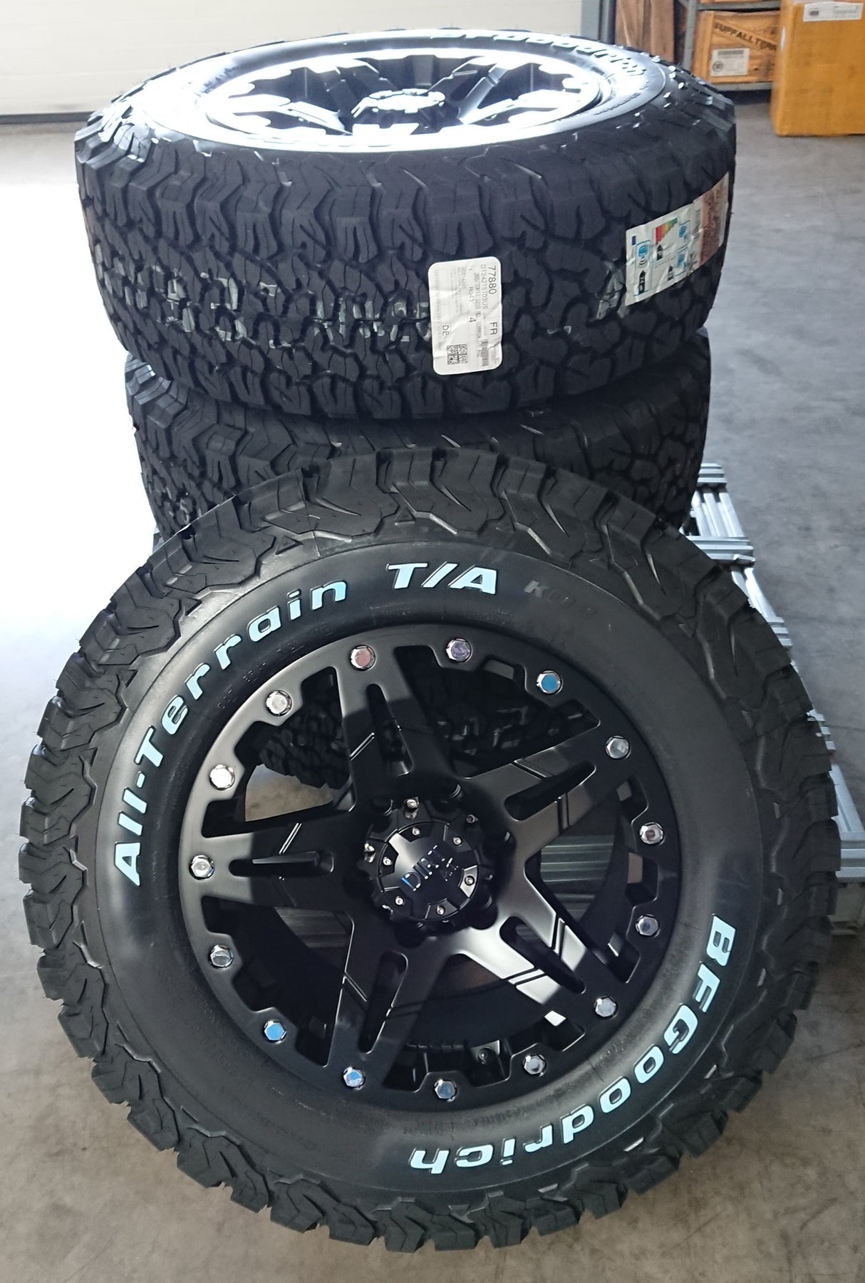 4x Felgen Dirt D66 9x17 ET25 6x114,3 + 4x Reifen BF Goodrich KO2 265/70/17