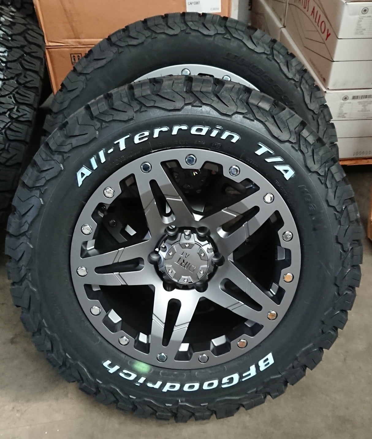 4x rims Dirt D66 9x18 ET25 5x120 + 4x tires BF Goodrich KO2 285/60/18