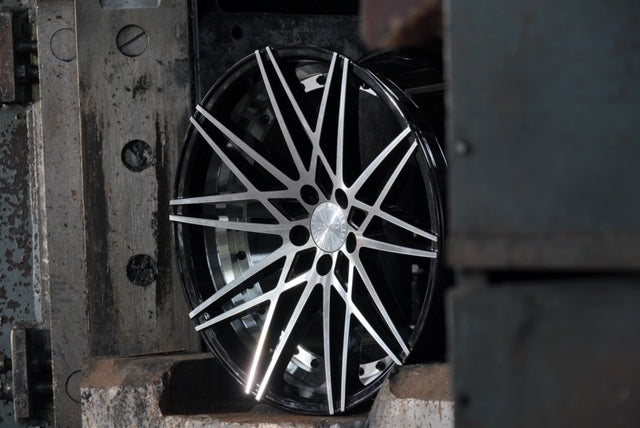 La Chanti LC-P1 10J x 20 Zoll 5x112 ET38 Glossy Black Milled