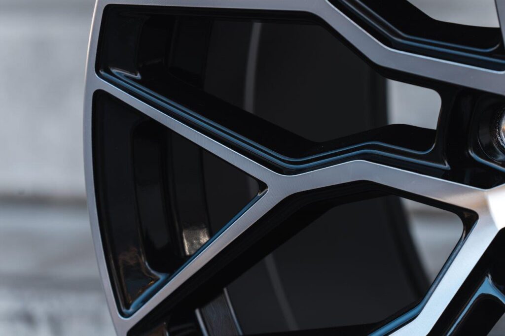 La Chanti LC-P2 9J x 20 Zoll 5x114,3 ET35 Glossy Black