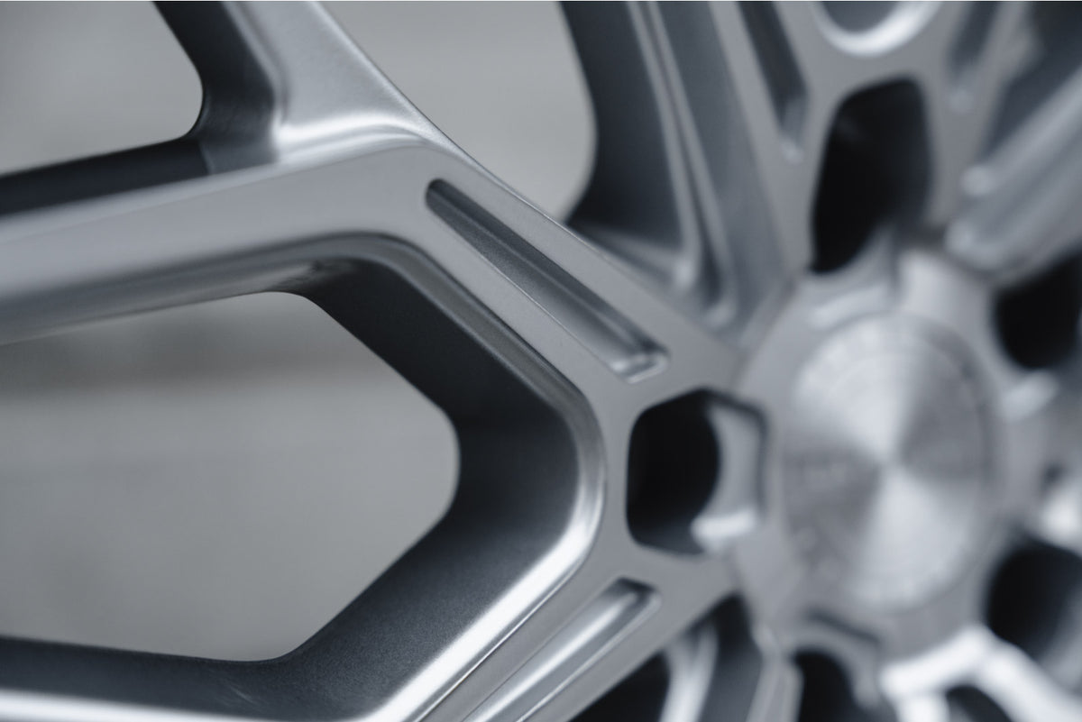 La Chanti LC-P14 10,5J x 21 Zoll 5x114,3 ET42 Machined Silver