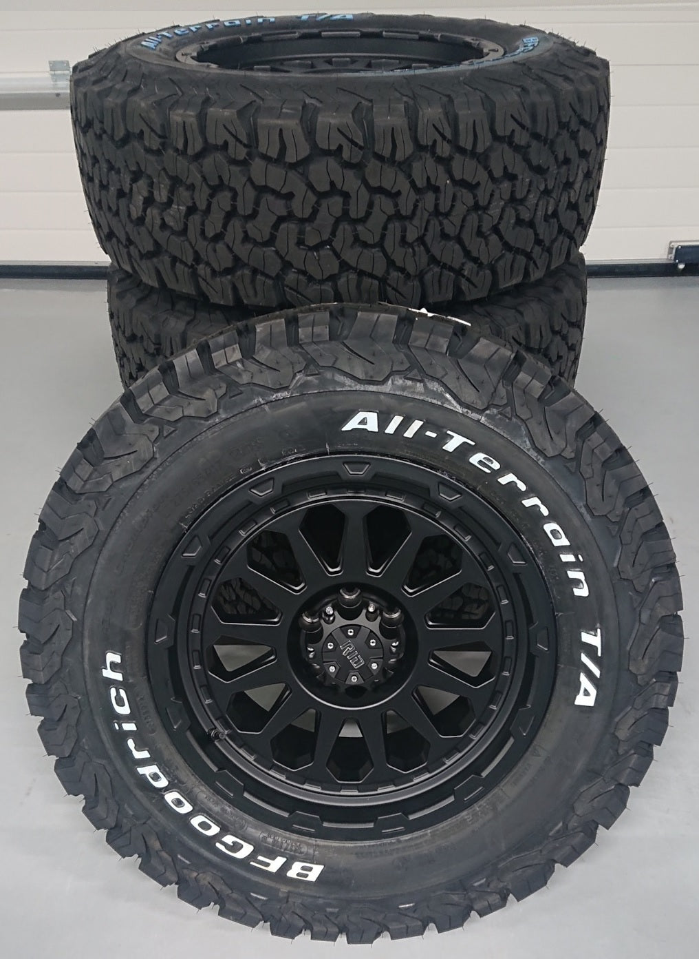 4x rims RID R07 9x17 ET25 6x139.7 + 4x tires BF Goodrich KO2 275/65/17