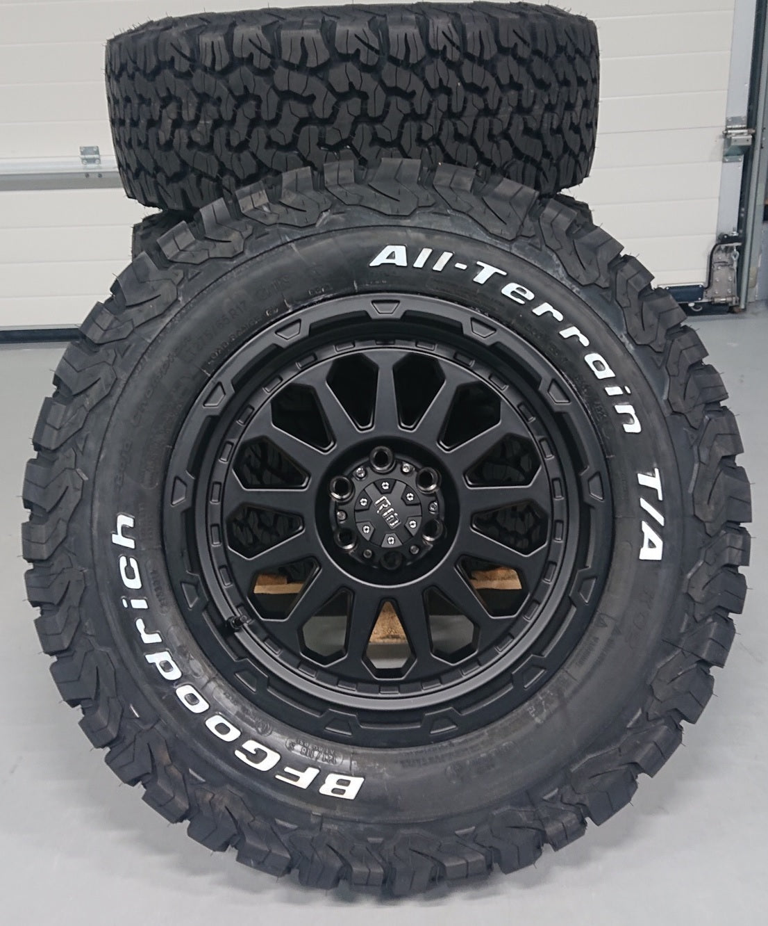 4x Felgen RID R07 9x17 ET10 6x139,7 + 4x Reifen BF Goodrich KO2 275/65/17