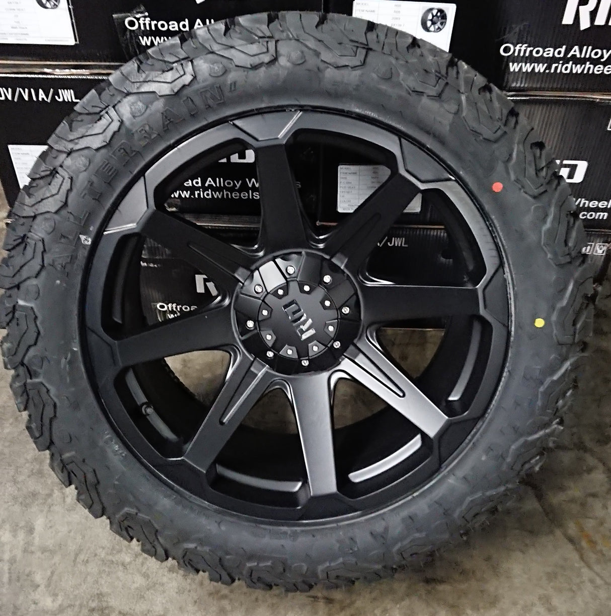 4x rims RID R05 9x20 ET20 6x114.3 + 4x tires Black Bear AT2 285/50/20