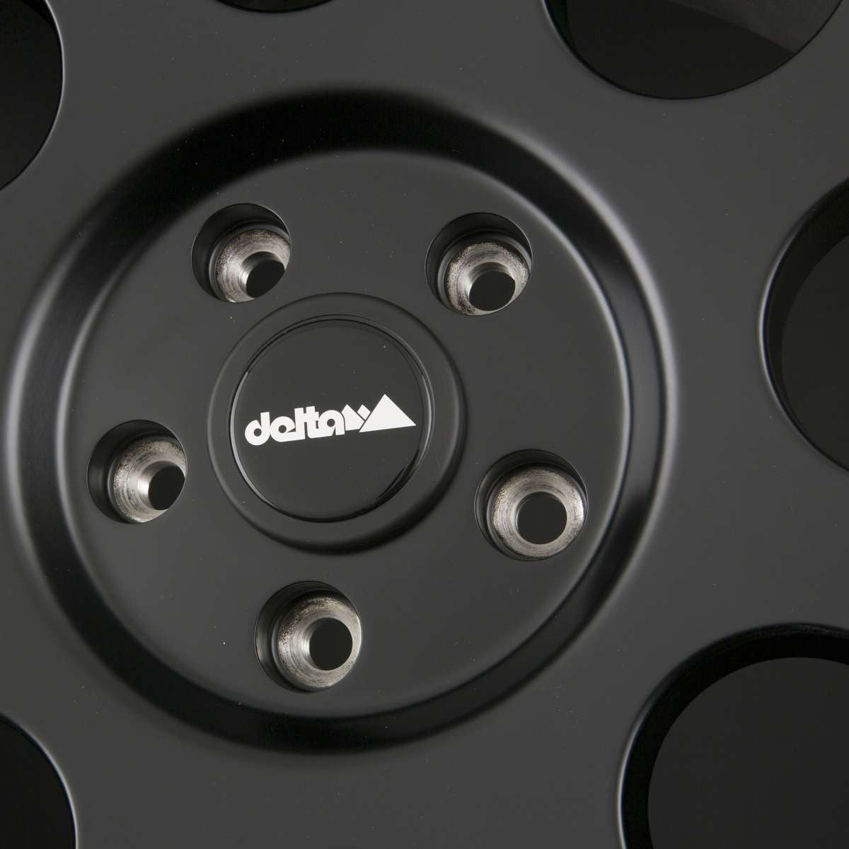 delta4x4 Klassik Alufelge 5x165,1 Schwarz Matt – Defender 90/110