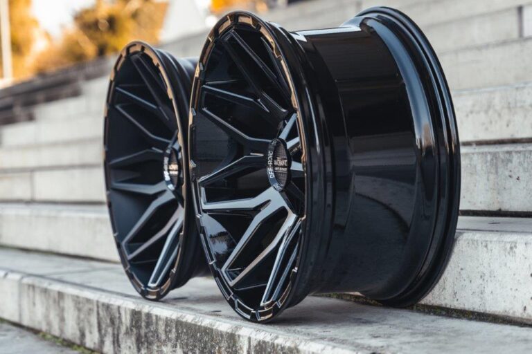 La Chanti LC-OF4 10J x 20 Zoll 6x135/139,7 ET-12 Glossy Black