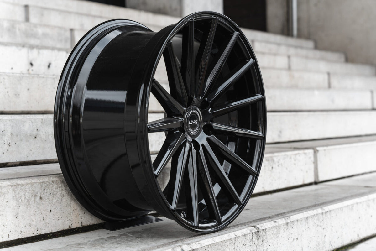La Chanti LC-P5 8,5J x 19 Zoll 5x114,3 ET35 Machined Black