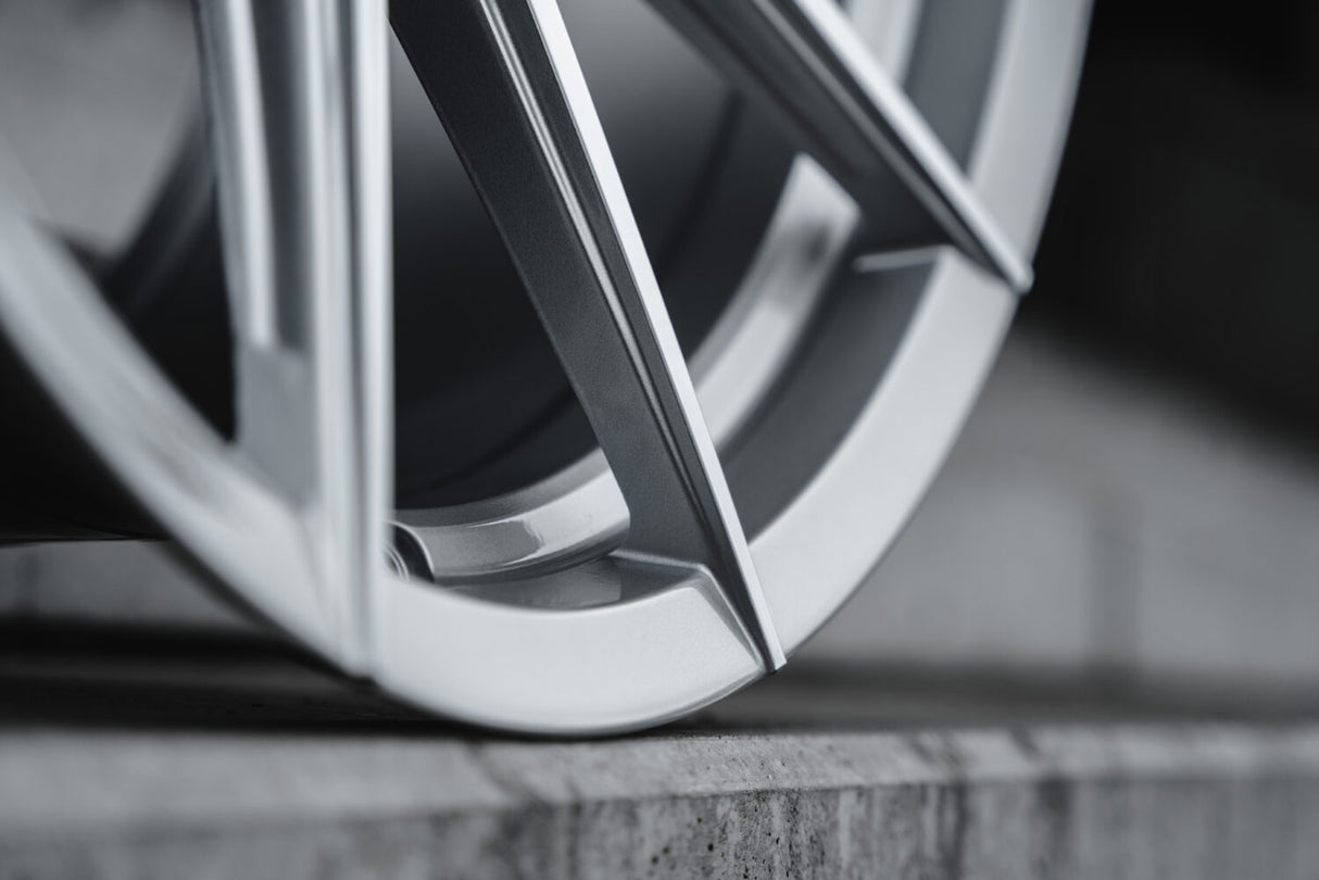 La Chanti LC-P18 8,5J x 20 Zoll 5x112 ET30 Machined Silver