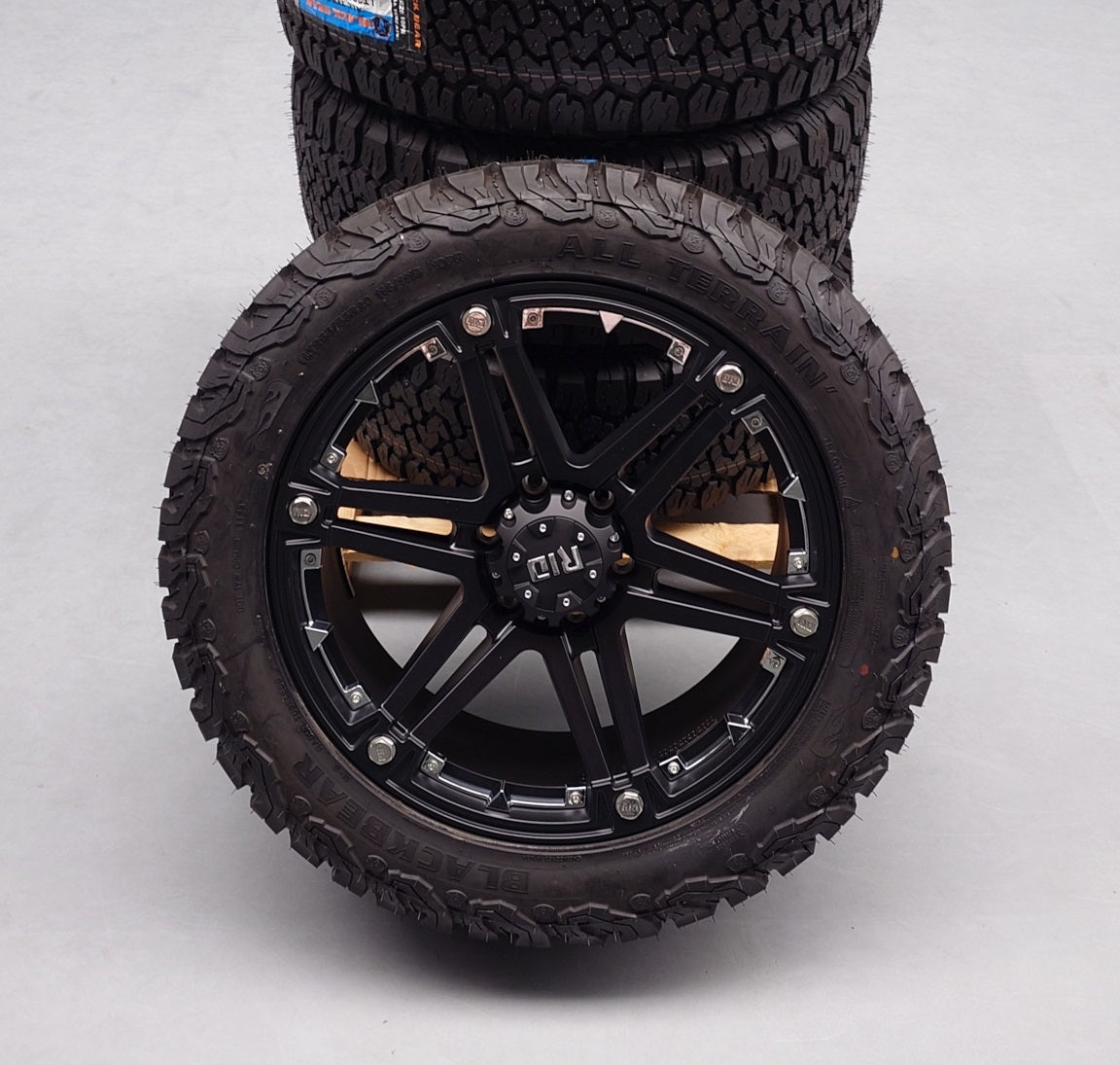 4x rims RID R01 9x20 ET10 6x139.7 + 4x tires Black Bear AT2 255/55/20
