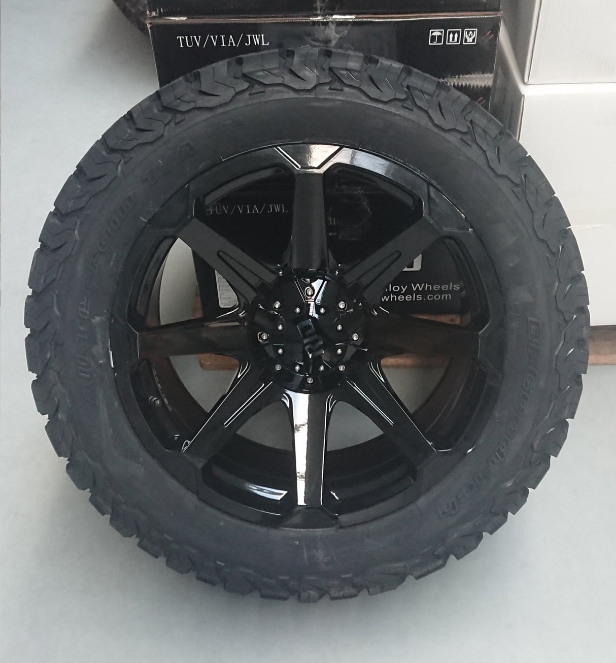 4x Felgen RID R05 9x20 ET18 6x114,3 + 4x Reifen BF Goodrich KO2 275/55/20