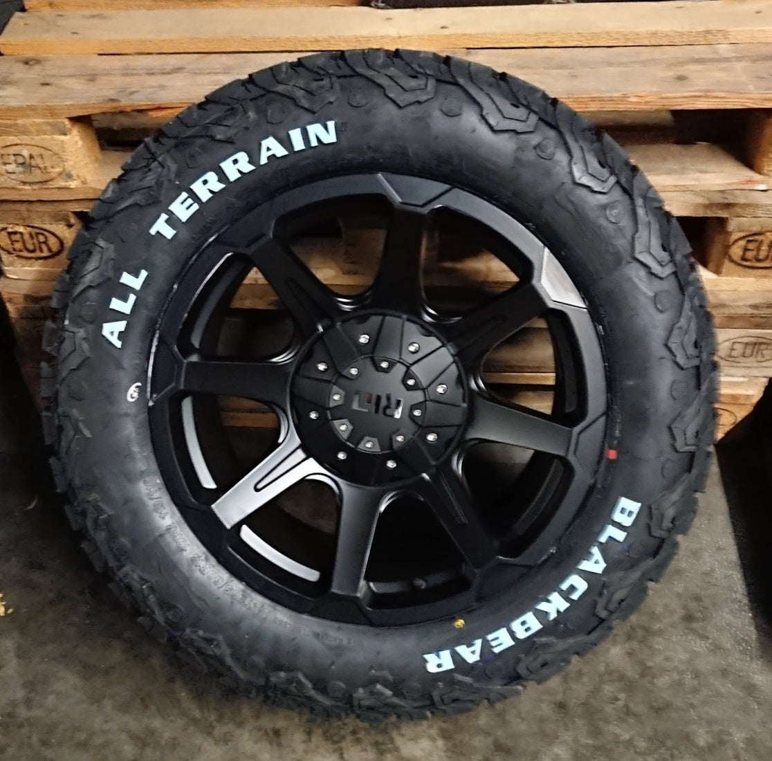 4x Felgen RID R05 9×18 ET18 5×120 + Reifen Black Bear AT2 265/60/18