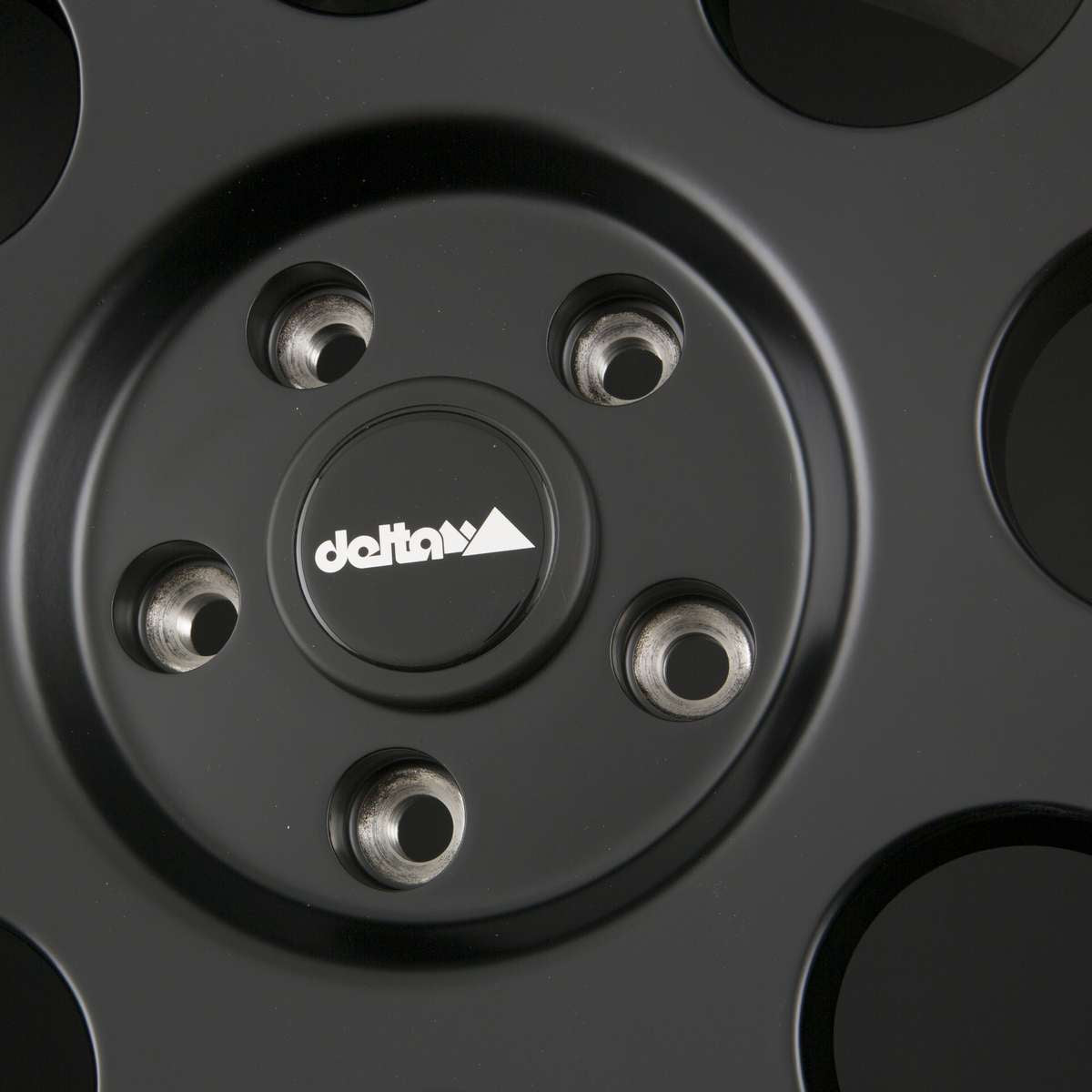 delta4x4 Klassik Alufelge 5x165,1 Schwarz Matt – Defender 90/110