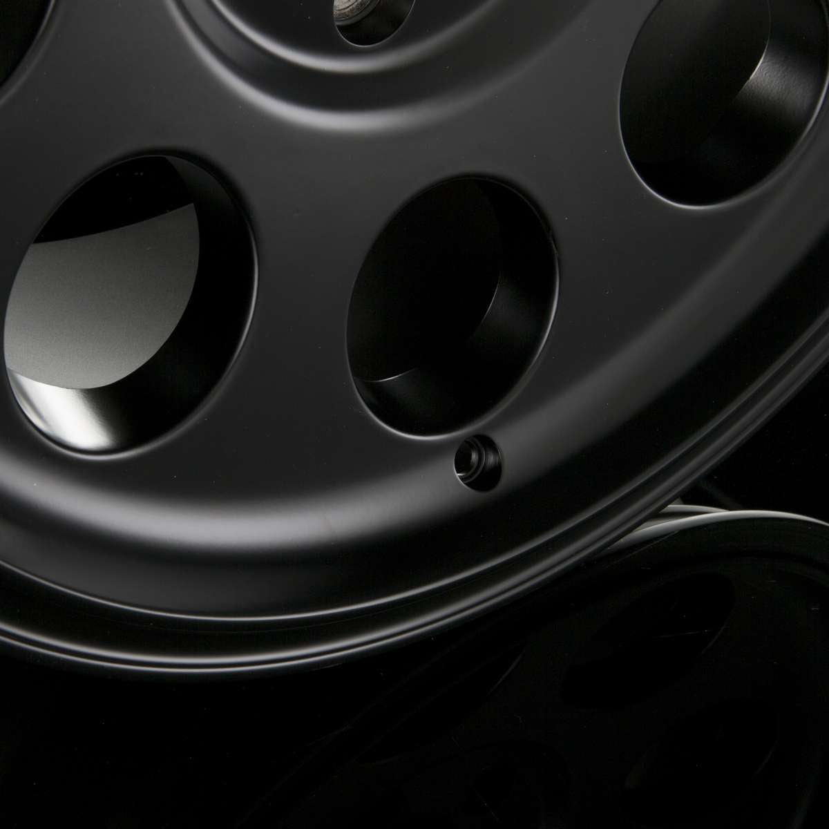 delta4x4 Klassik Alufelge 5x165,1 Schwarz Matt – Defender 90/110