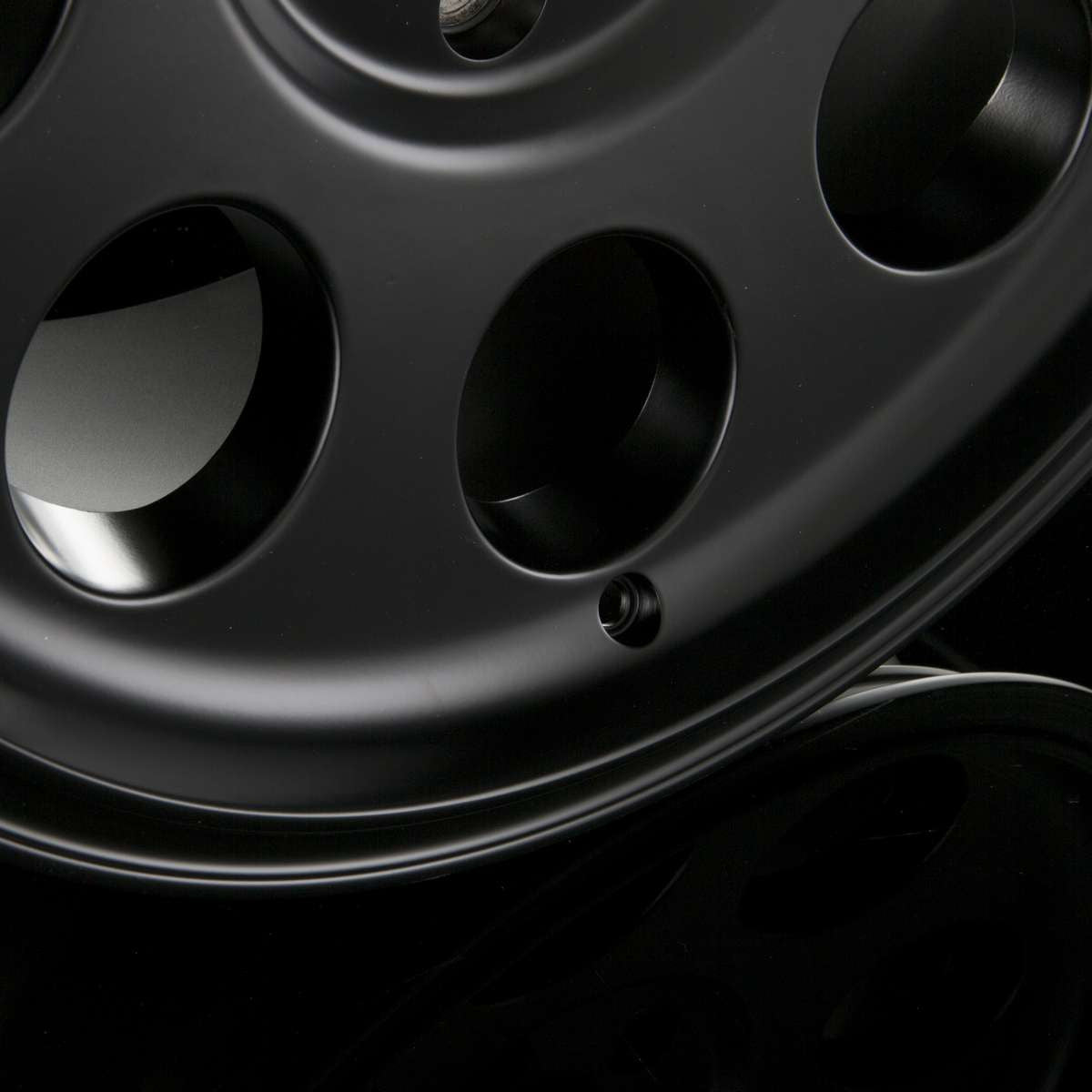 delta4x4 Klassik Alufelge 5x165,1 Schwarz Matt – Defender 90/110