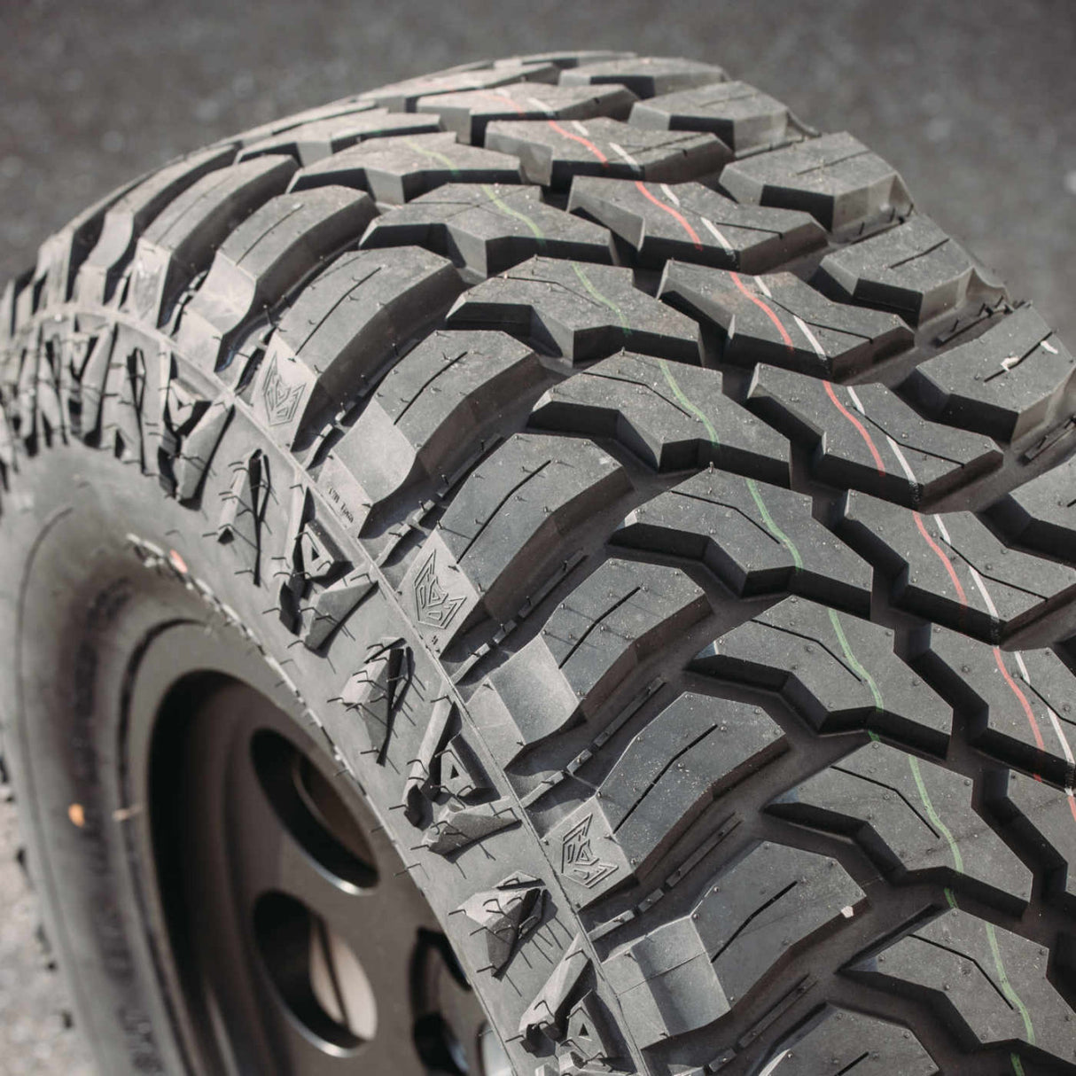 Reifen 305/70R18 35x12.5R18