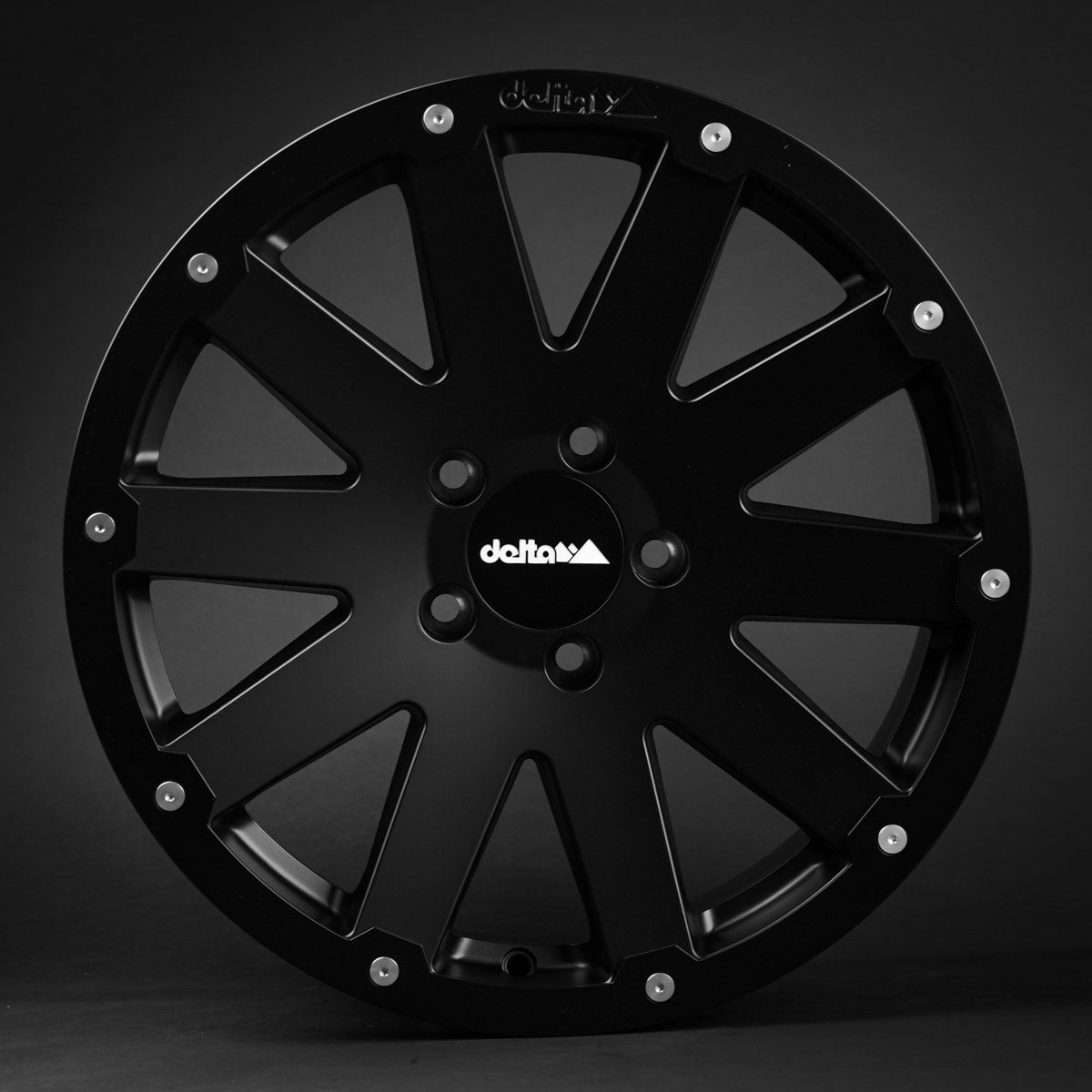 delta4x4 Hanma 18" Alufelge 5x120 Schwarz Matt – Crafter
